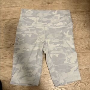 lululemon athletica Women's Camo Shorts - Gray